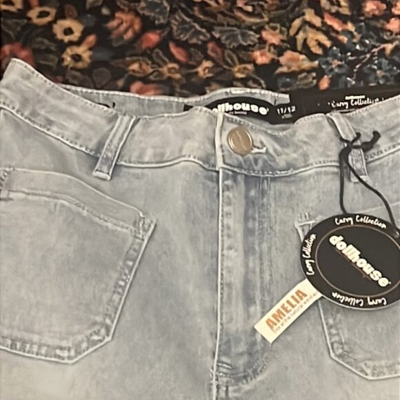 Dollhouse High -Rise Patch-Pocket Flare-Hem Jeans - Picture 6 of 7